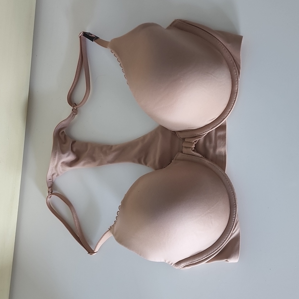 Victoria secret 32D bra